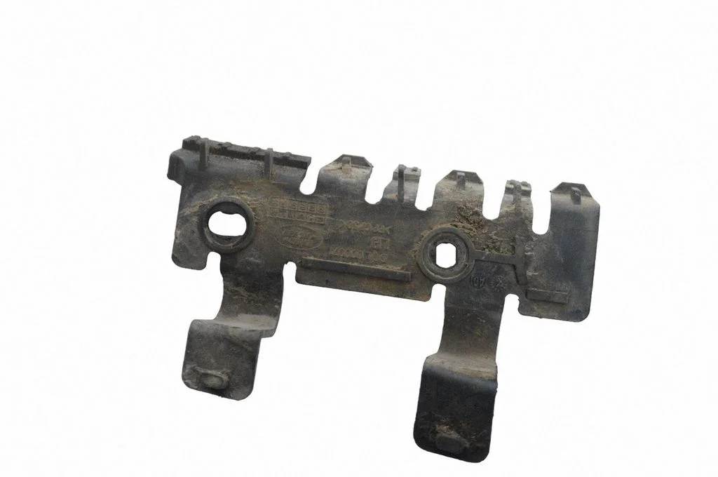 Rear bumper mounting bracket DQL000071