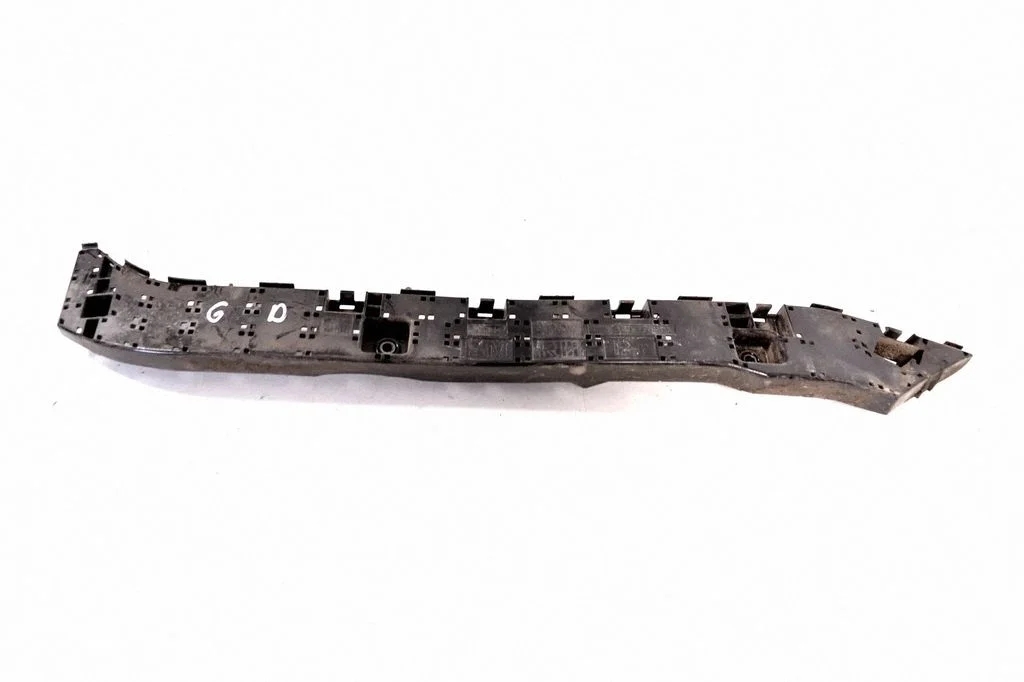 Aizmugurējā bufera turētājs – labā