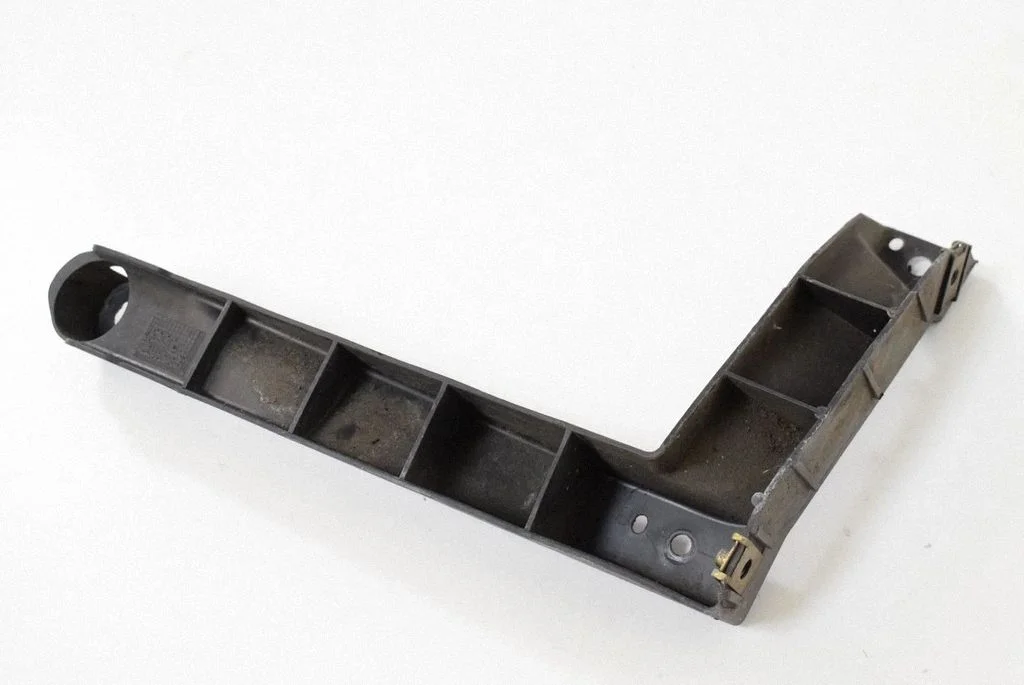 Rear bumper mounting bracket – Volkswagen Touareg I (2002-2010)