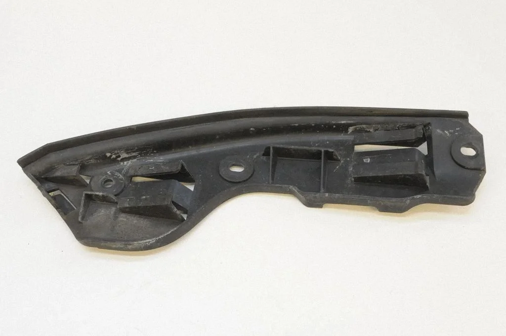 Tagumise kaitseraua kinnitusklamber – Volkswagen Touareg I (2002-2010)