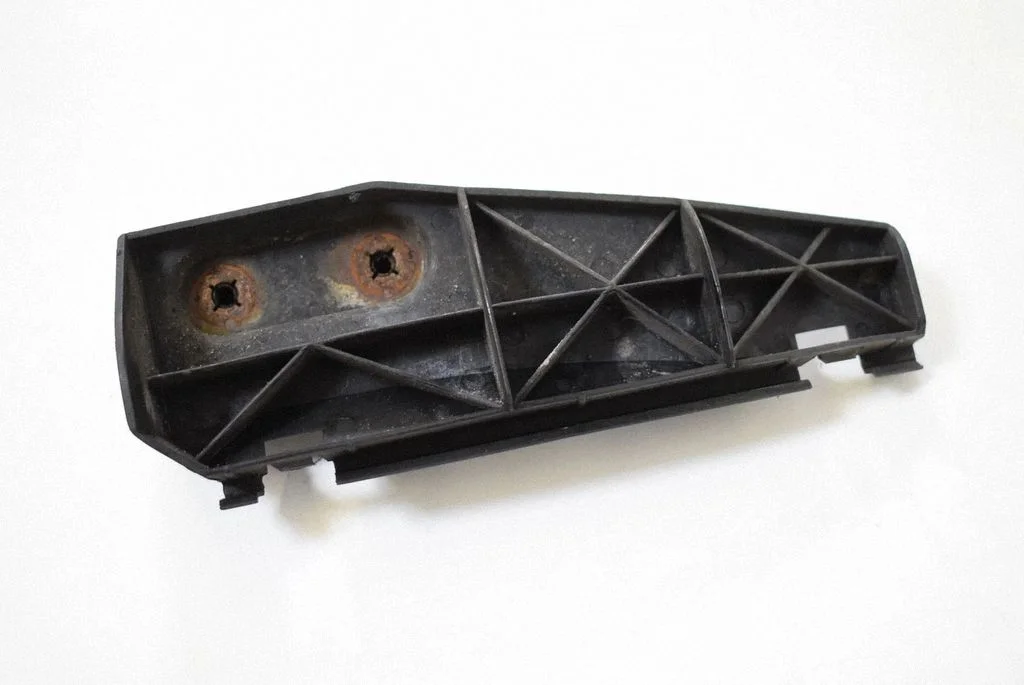 Aizmugurējā bufera turētājs – Toyota Corolla Verso E121 (2004-2007)