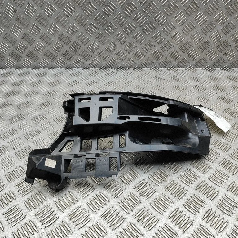 Rear bumper mounting bracket – Porsche Macan (95B) (2014-2018)