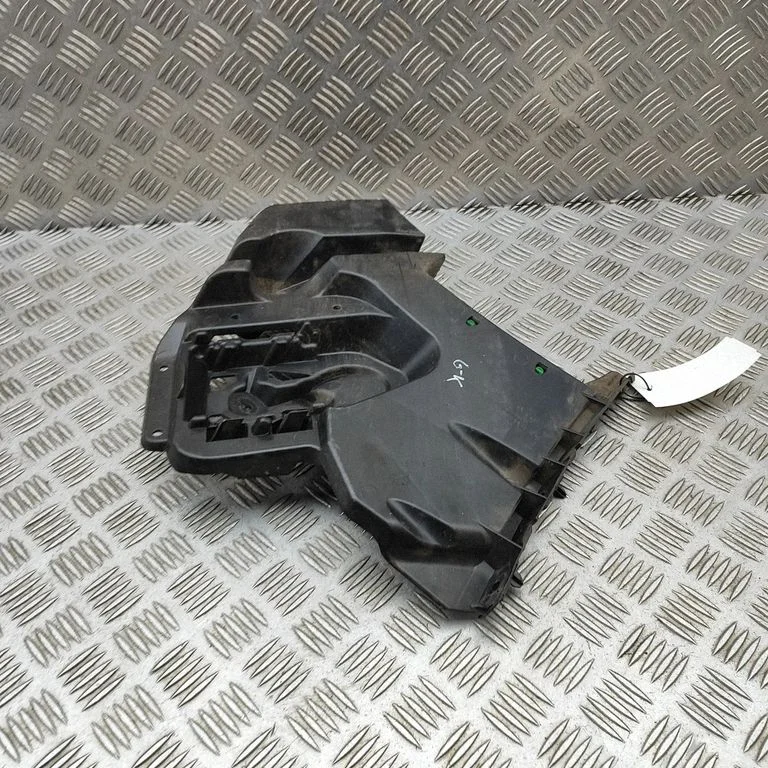 Rear bumper mounting bracket – Volvo V40 (2012-2019)