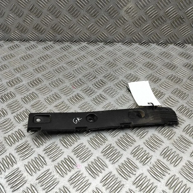 Rear bumper mounting bracket CN1517A882CA
