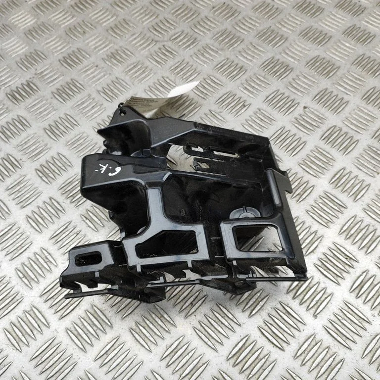 Aizmugurējā bufera turētājs 5LG807393A