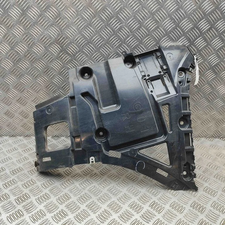 Rear bumper mounting bracket 7400668