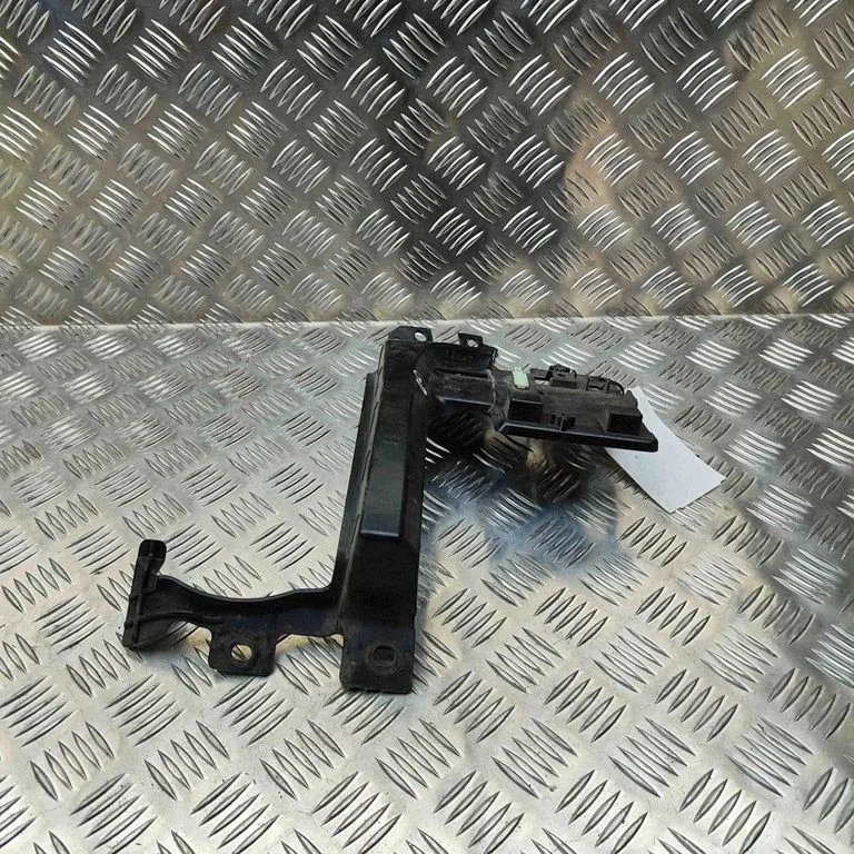 Rear bumper mounting bracket EJ3217E800AC