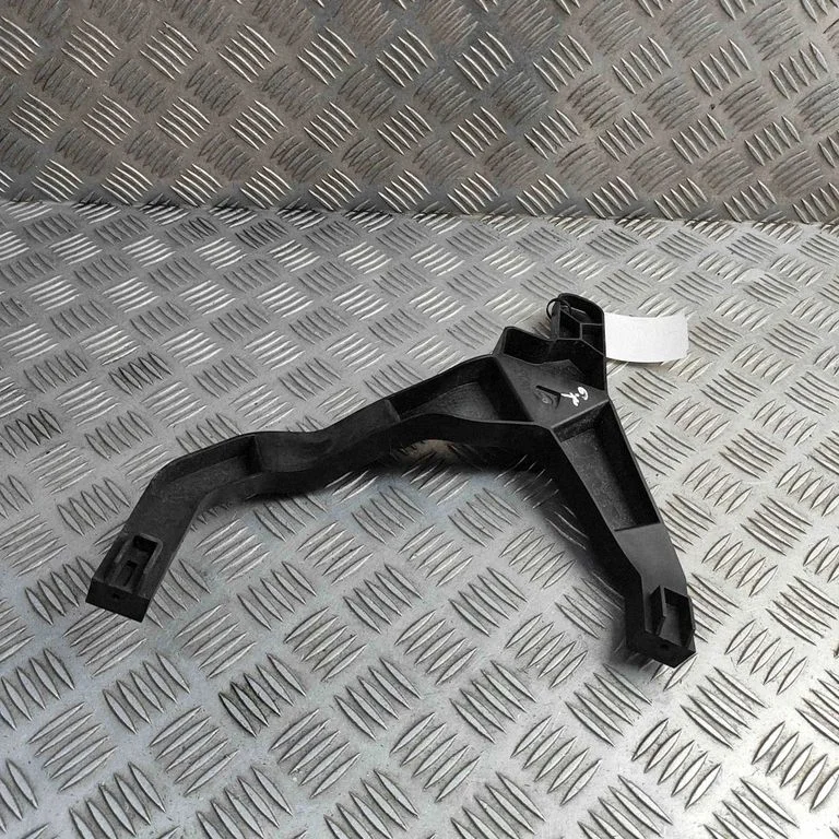Aizmugurējā bufera turētājs 8S0807329B