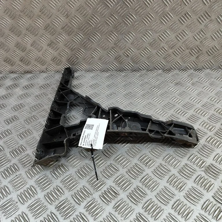 Aizmugurējā bufera turētājs J8A217B931AF
