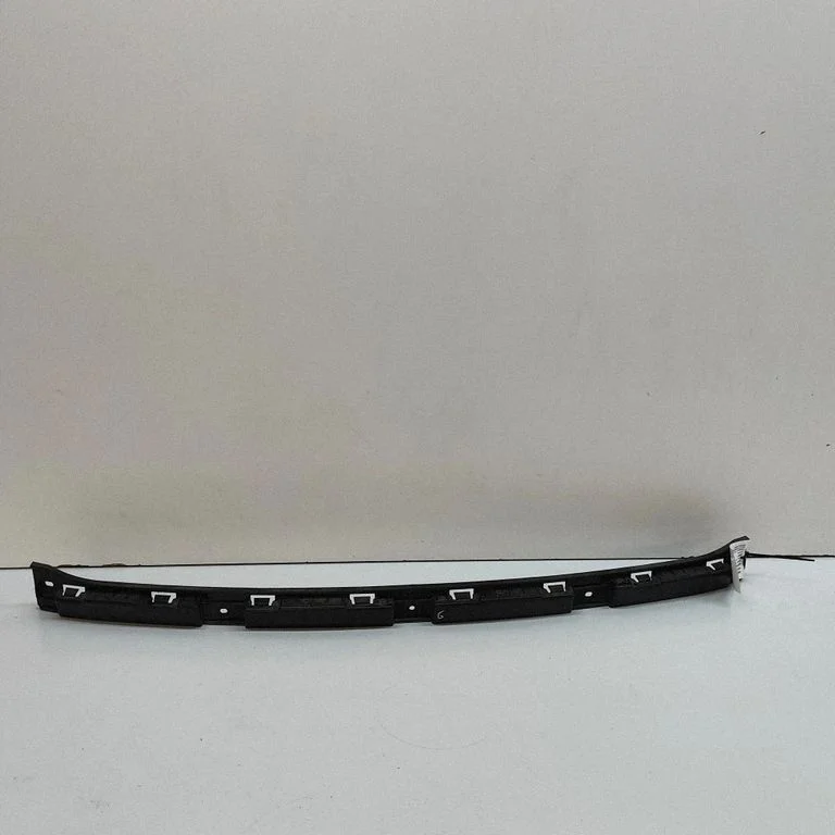 Rear bumper mounting bracket 600772400E