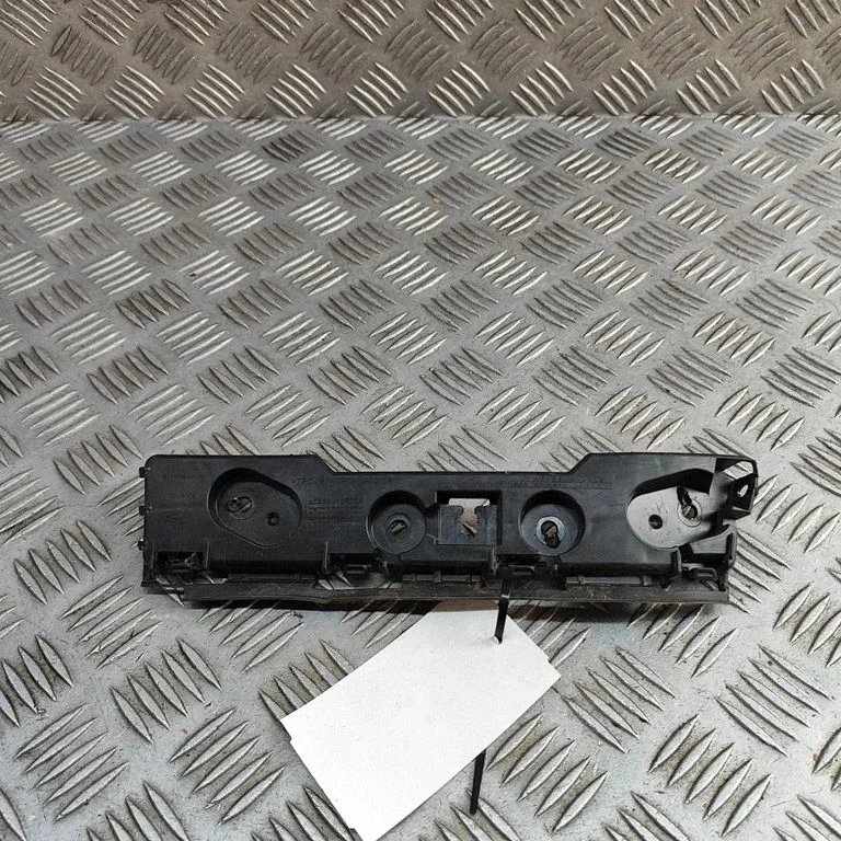 Aizmugurējā bufera turētājs L1TB17A882A