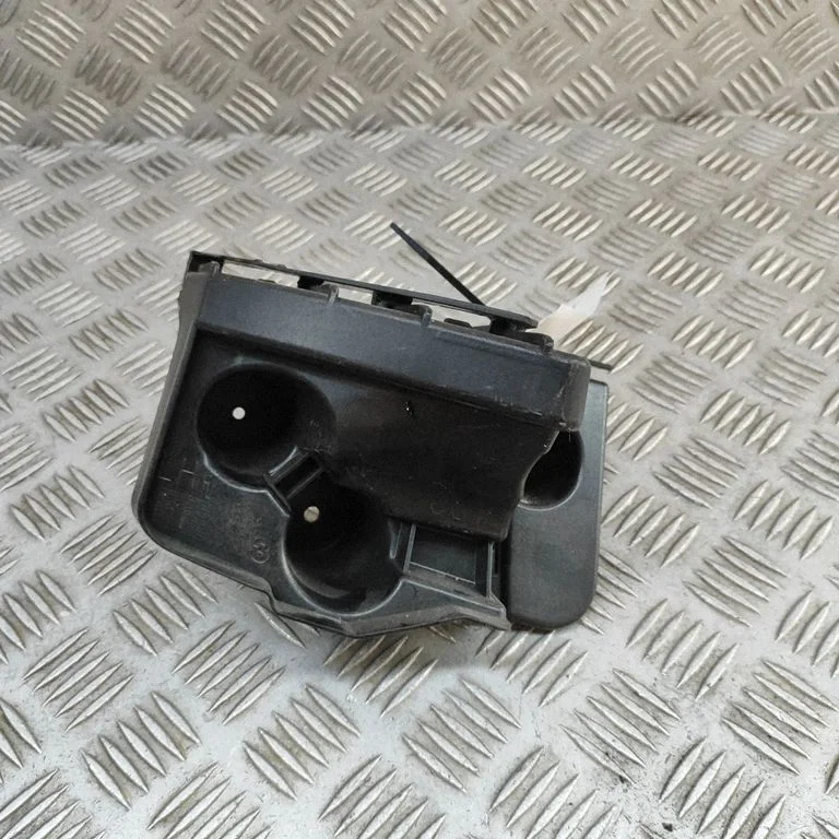 Aizmugurējā bufera turētājs 89E807393