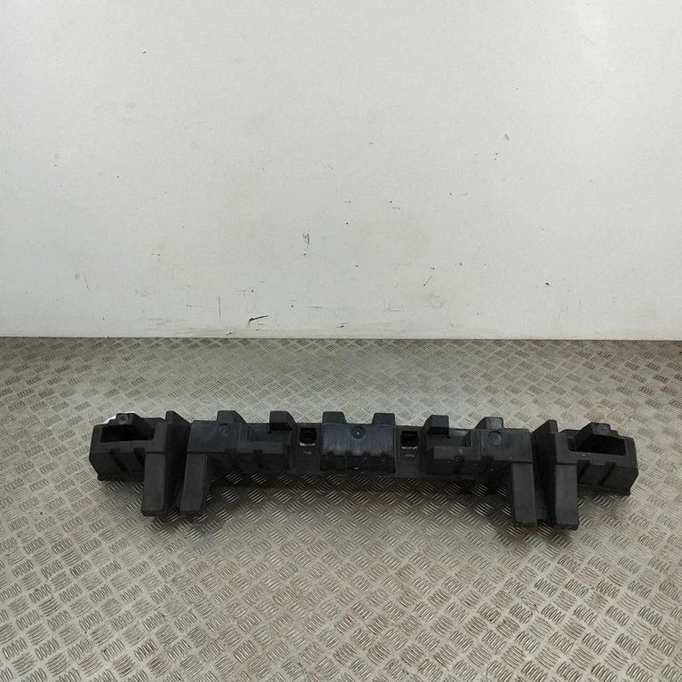 Rear bumper mounting bracket