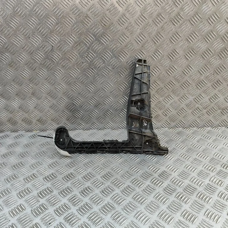 Aizmugurējā bufera turētājs 8W6807453