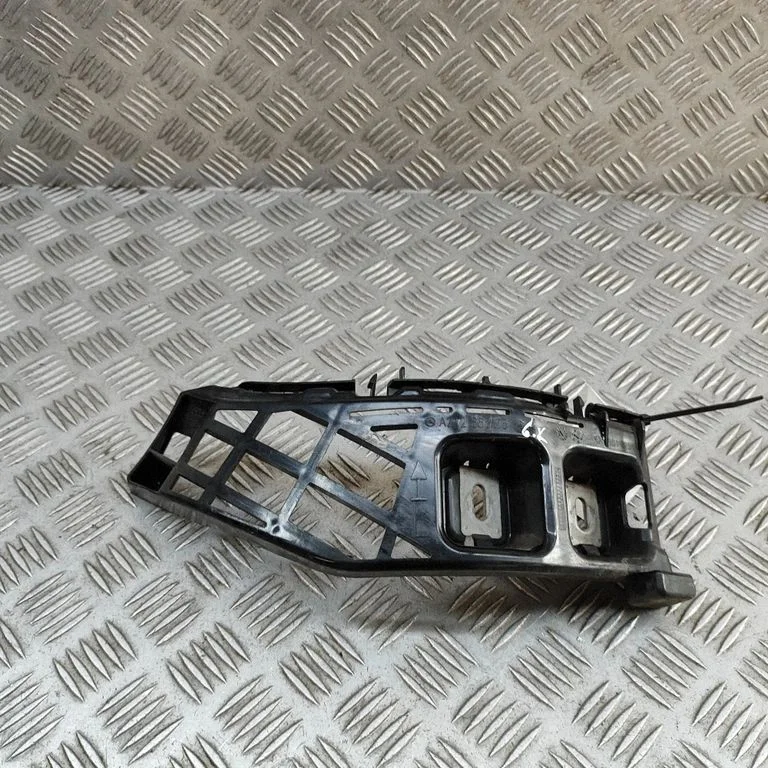Aizmugurējā bufera turētājs – Mercedes-Benz E klase W212 (2009-2016)
