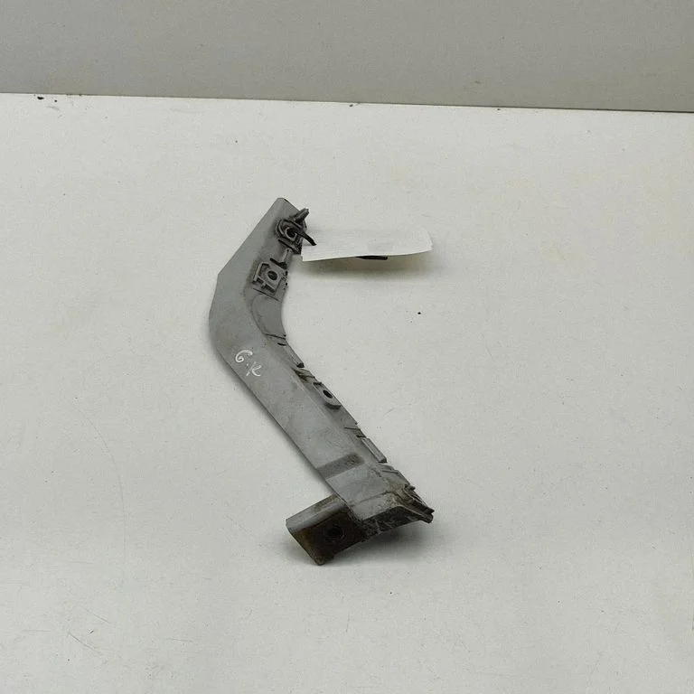 Rear bumper mounting bracket – Land Rover Range Rover Evoque L538 (2011-2018)