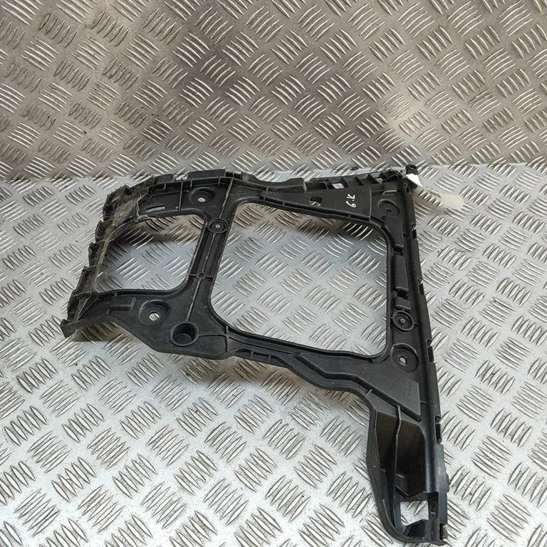 Aizmugurējā bufera turētājs 4M0807453B