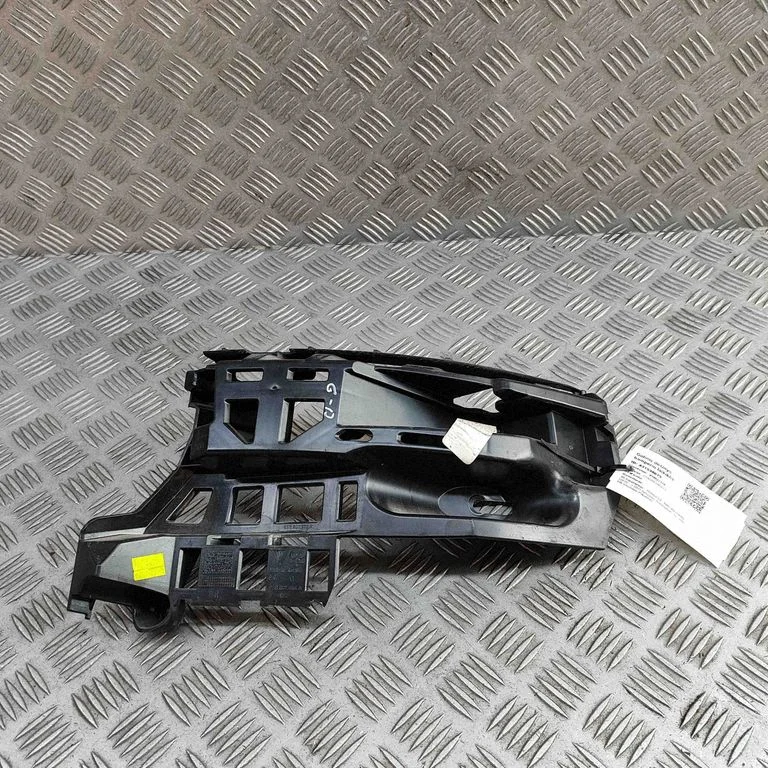 Rear bumper mounting bracket – Porsche Macan (95B) (2019-)