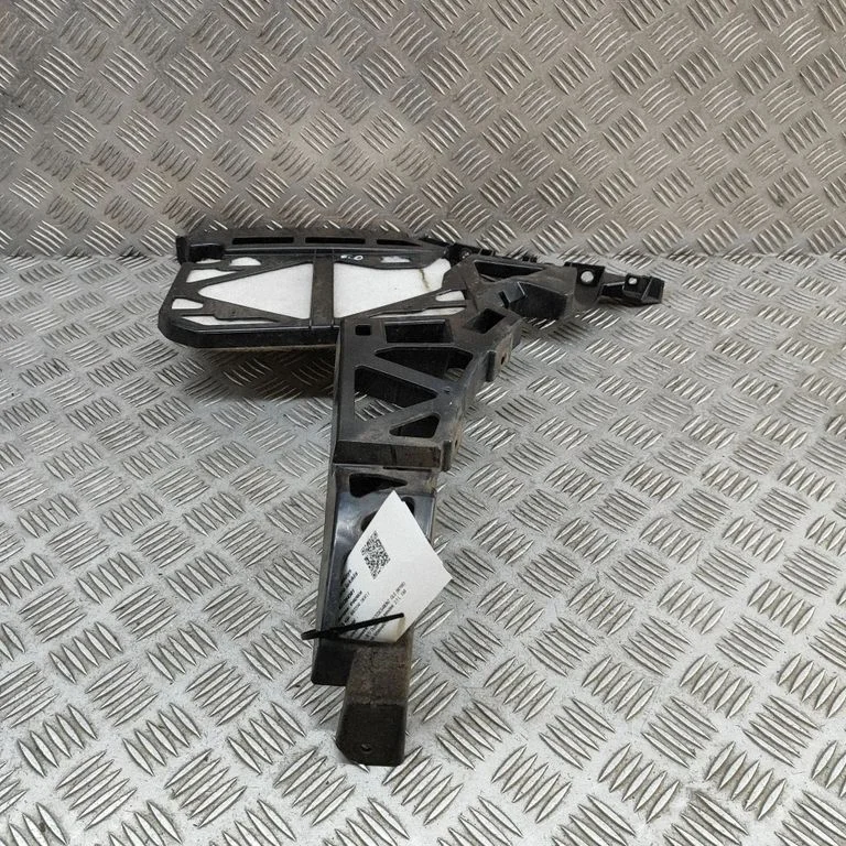 Rear bumper mounting bracket A1668851821