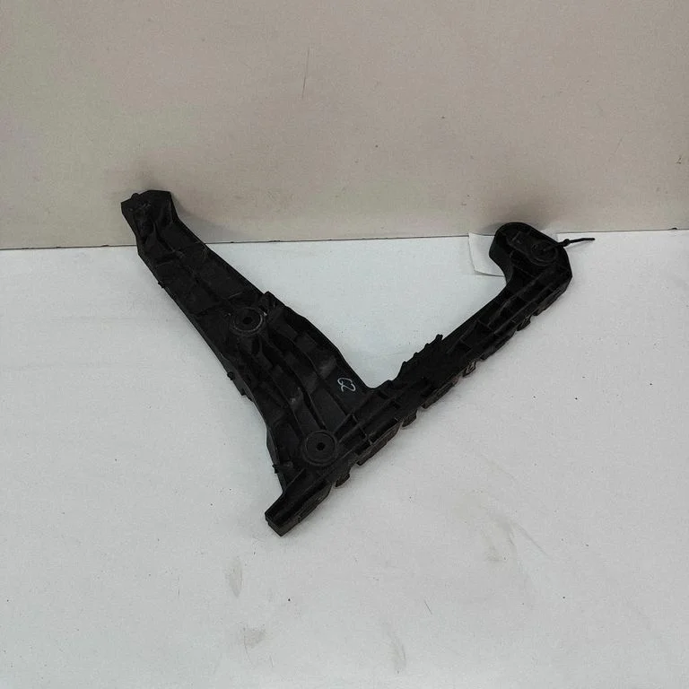 Rear bumper mounting bracket 8W6807453
