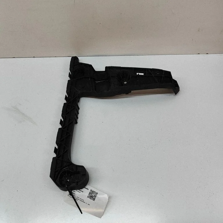 Rear bumper mounting bracket 8W6807454