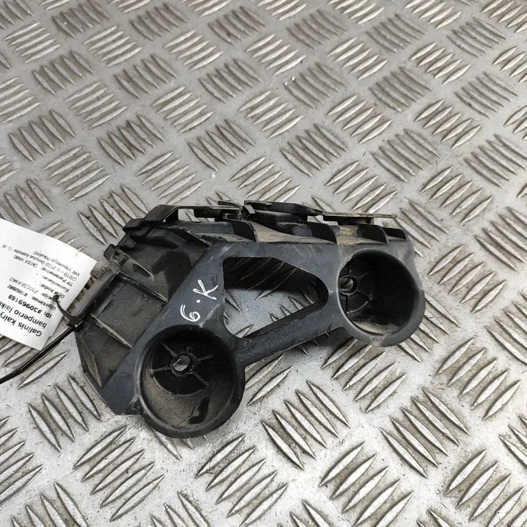 Rear bumper mounting bracket 658807393A