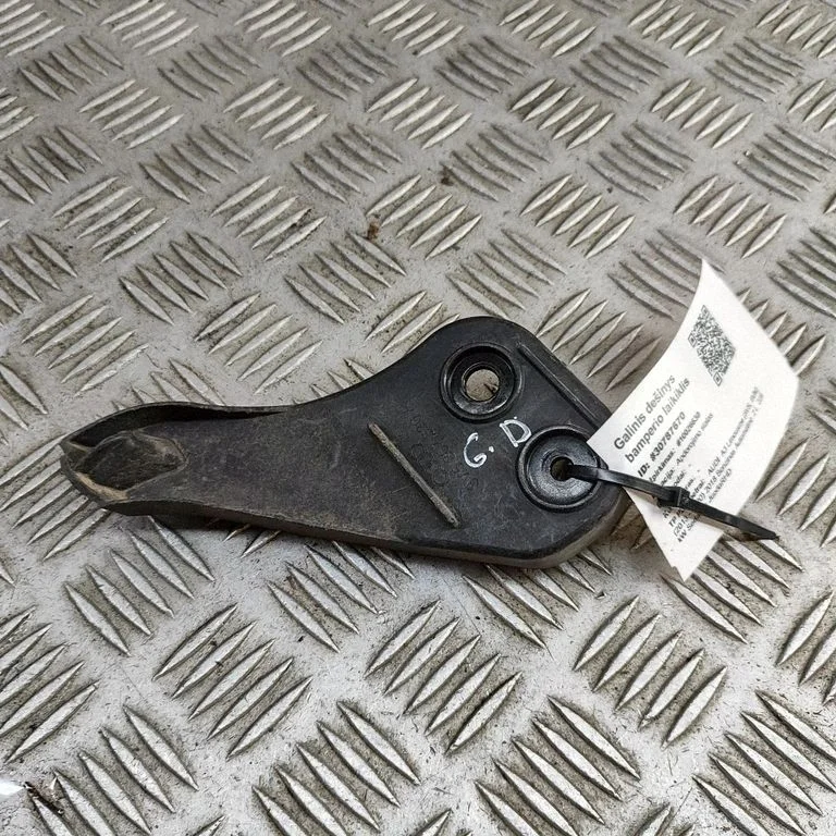 Rear bumper mounting bracket 8V5807330A