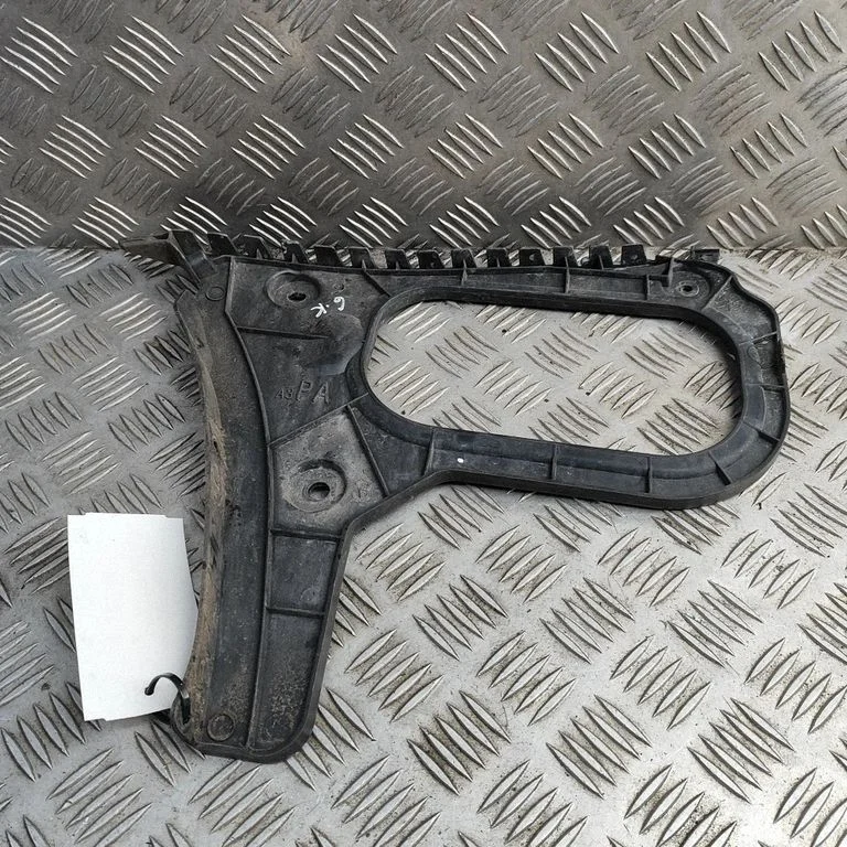 Rear bumper mounting bracket 8V5807377A