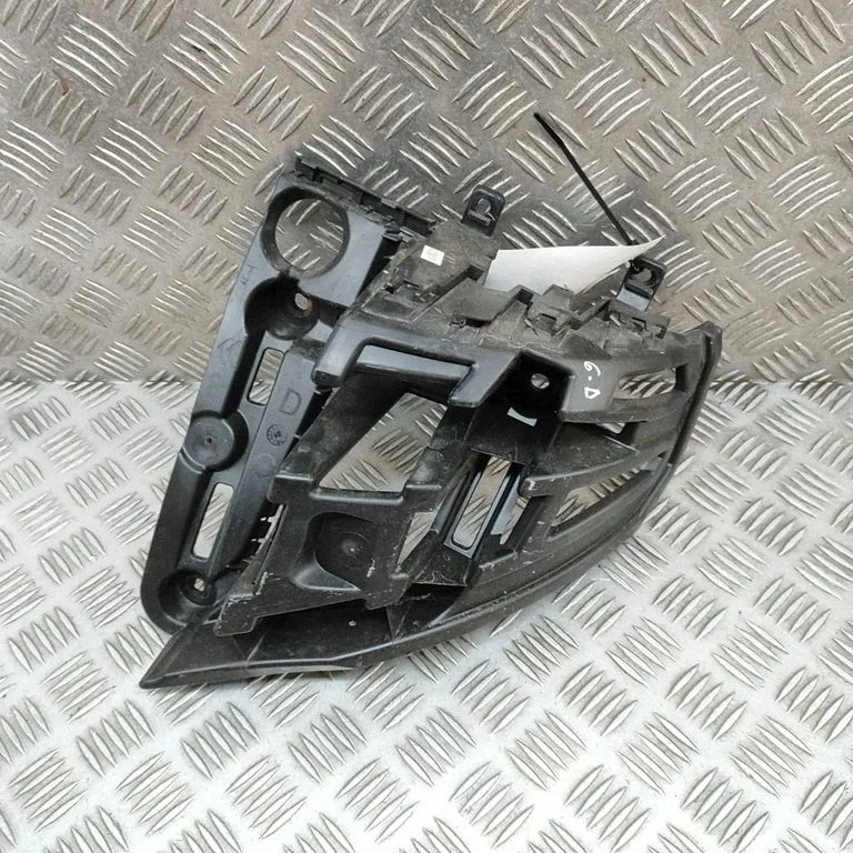 Aizmugurējā bufera turētājs 9826677080