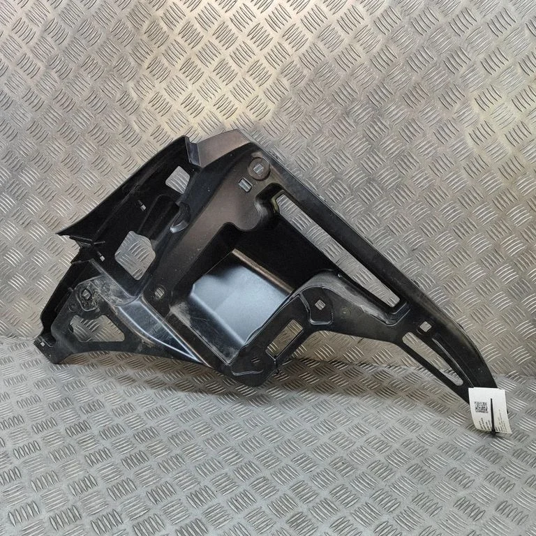 Tagumise kaitseraua kinnitusklamber – BMW i3 (2013-)