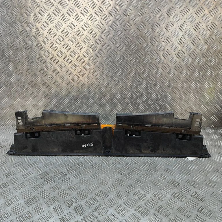 Tagumise kaitseraua kinnitusklamber – BMW X5 F15 (2013-2017)