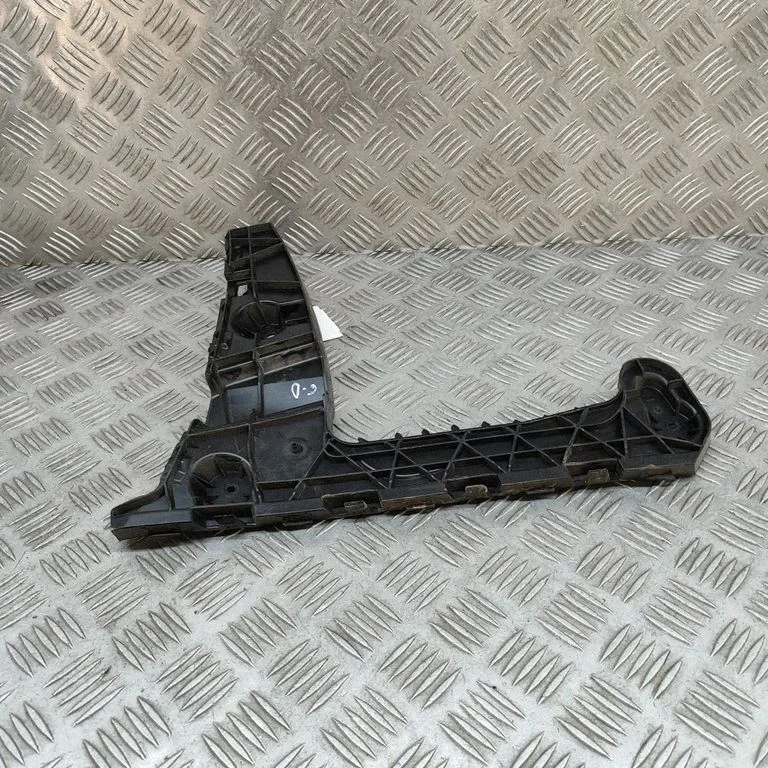 Aizmugurējā bufera turētājs 8W6807454B
