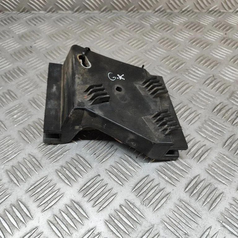 Aizmugurējā bufera turētājs 4D0807571