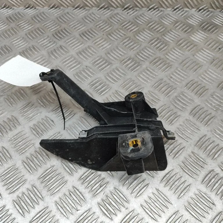 Rear bumper mounting bracket – Porsche Cayenne (92A) (2010-2017)
