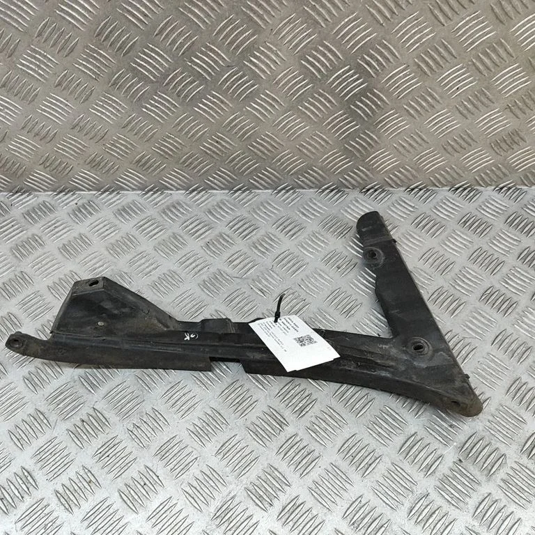 Aizmugurējā bufera turētājs 04857639AG