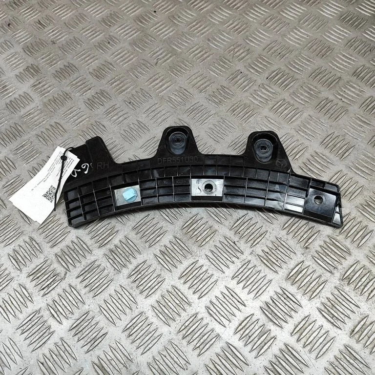Aizmugurējā bufera turētājs DFR551U30