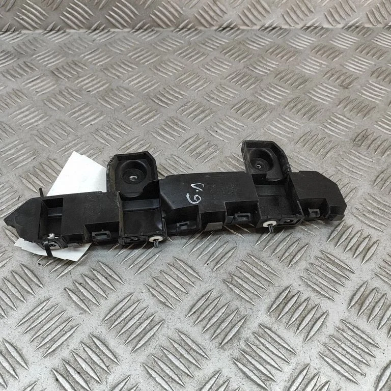Rear bumper mounting bracket 13489748