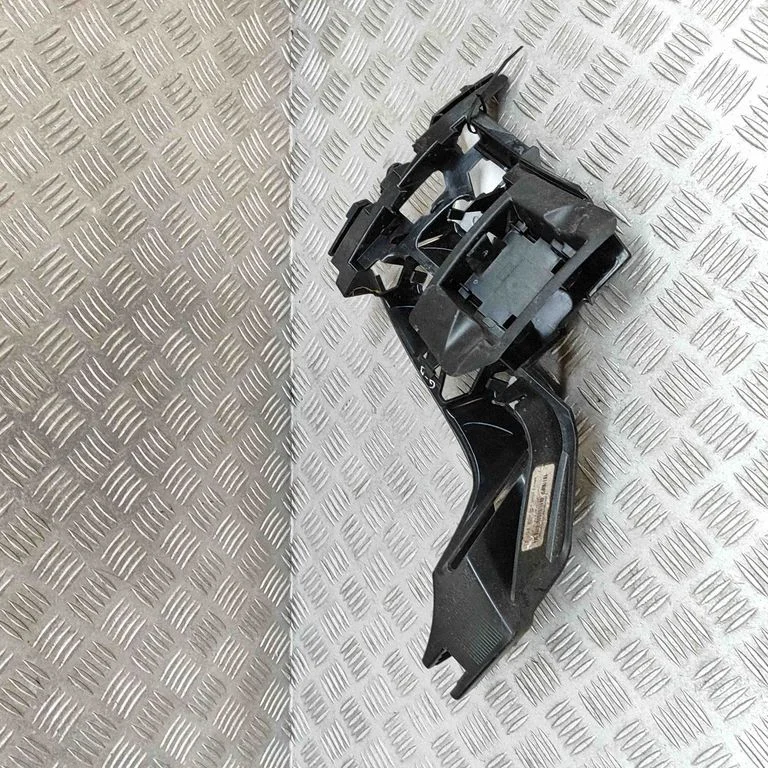Rear bumper mounting bracket A1678804000