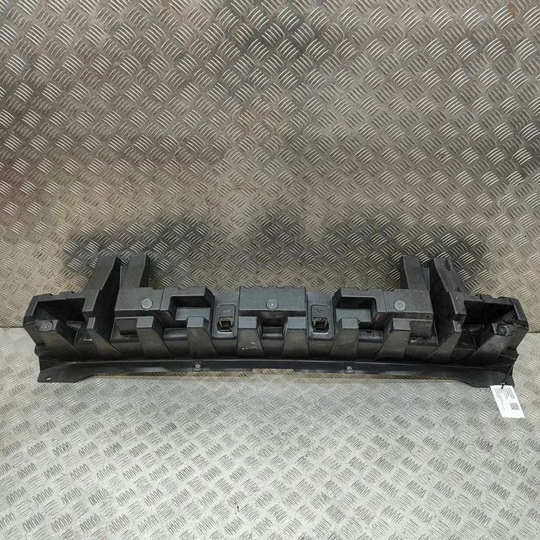 Rear bumper mounting bracket