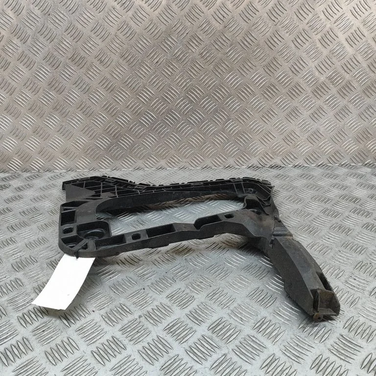 Aizmugurējā bufera turētājs 3G8807356