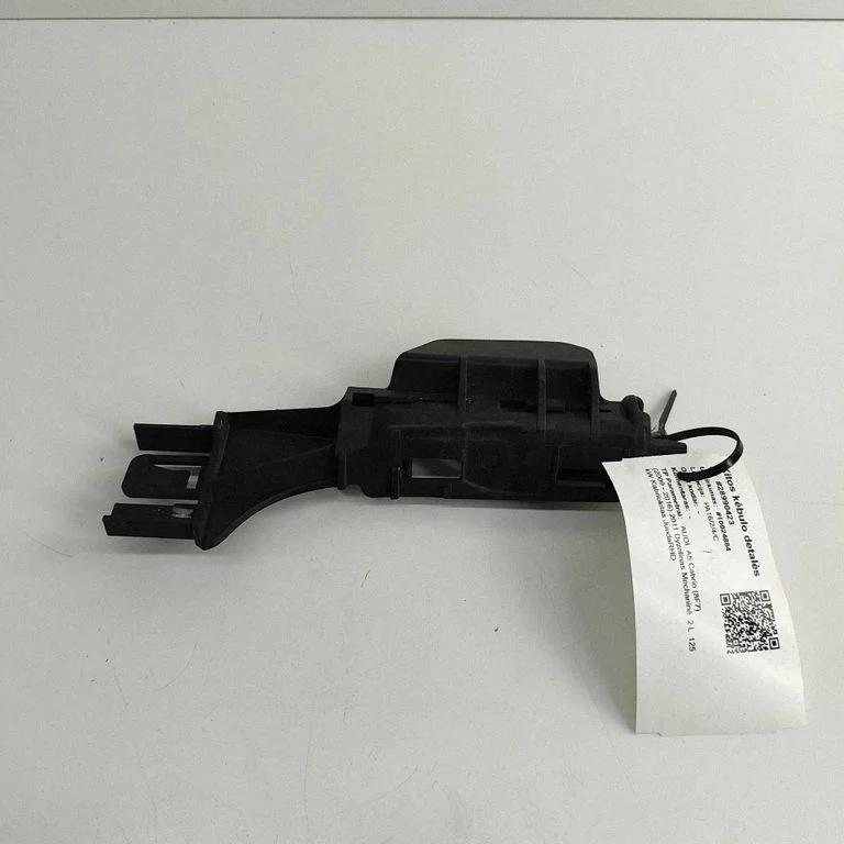 Aizmugurējā bufera turētājs 8T0807889