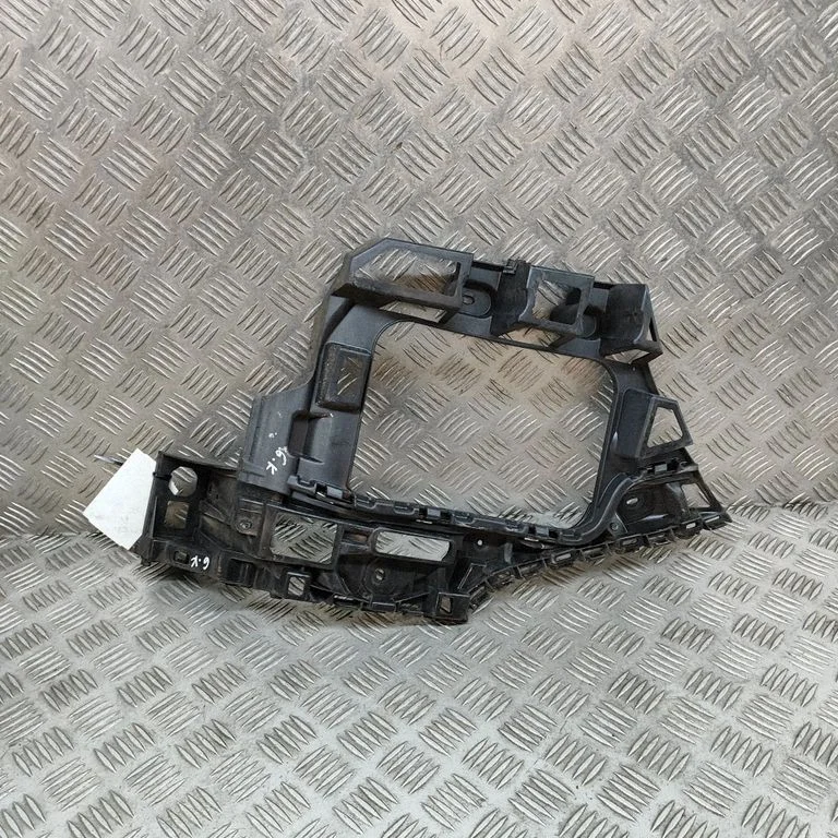 Rear bumper mounting bracket – Volkswagen Touareg II (2010-2018)