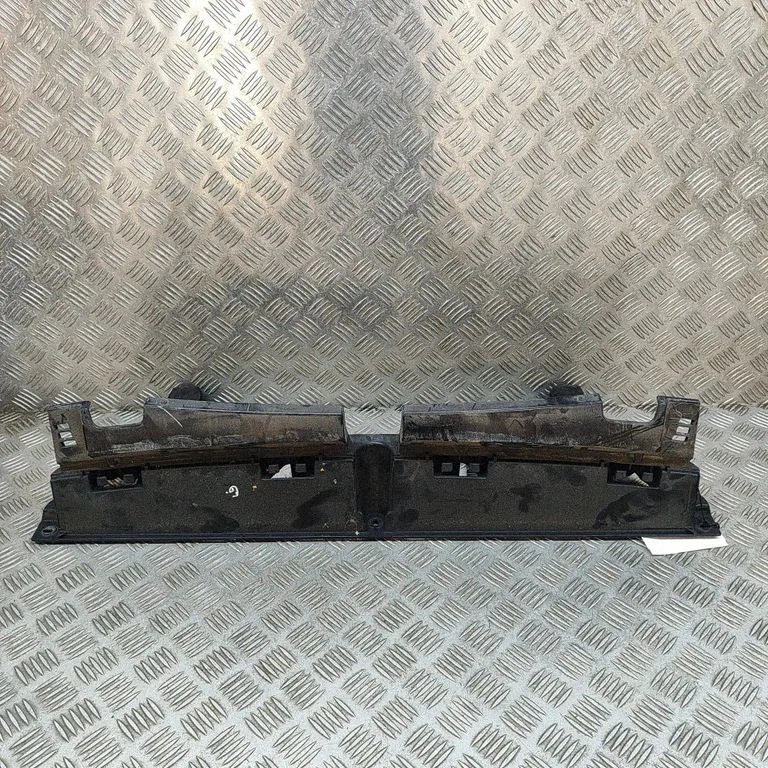 Tagumise kaitseraua kinnitusklamber – BMW X5 F15 (2013-2017)