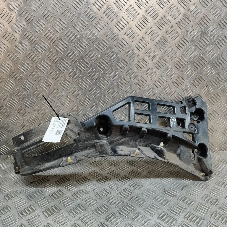Rear bumper mounting bracket – Porsche Macan (95B) (2014-2018)