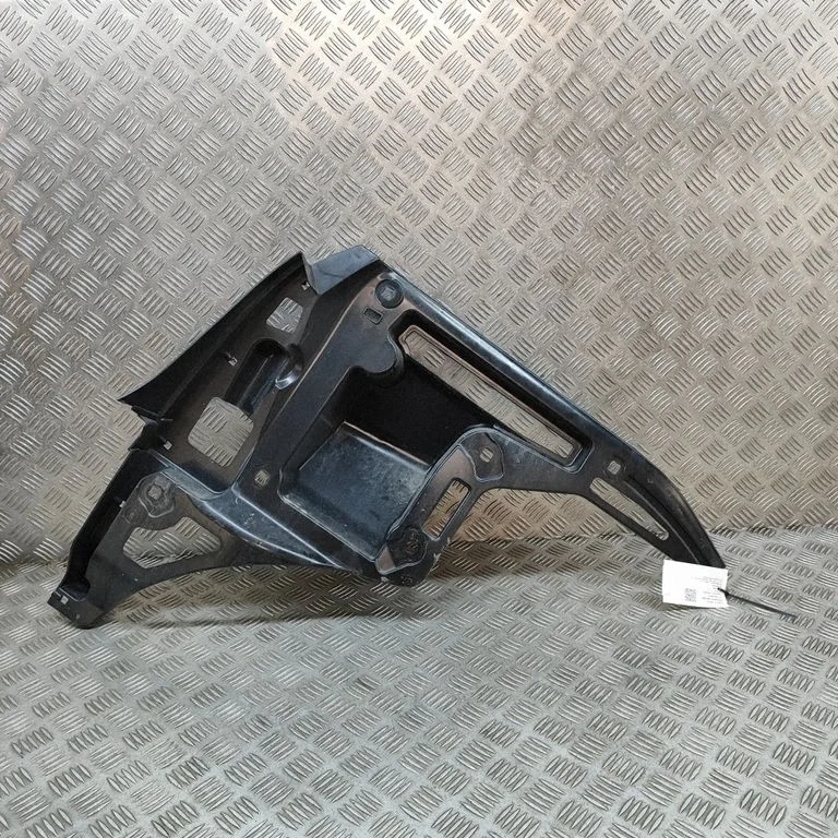 Tagumise kaitseraua kinnitusklamber – BMW i3 (2013-)