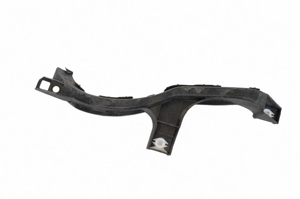 Rear bumper mounting bracket 57707CA090