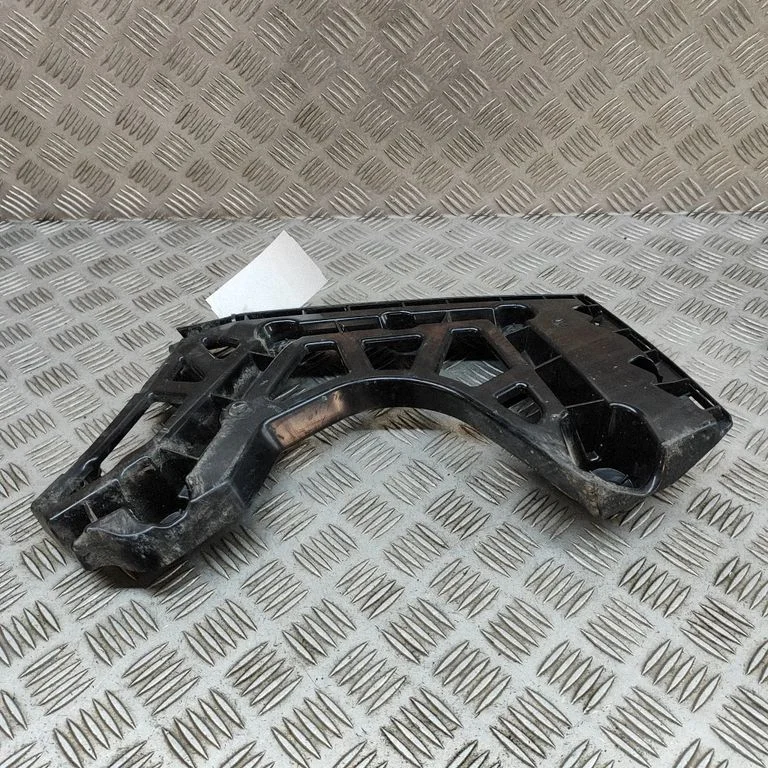 Aizmugurējā bufera turētājs 5LG807393