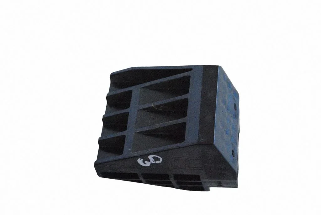 Rear bumper mounting bracket 5258133010