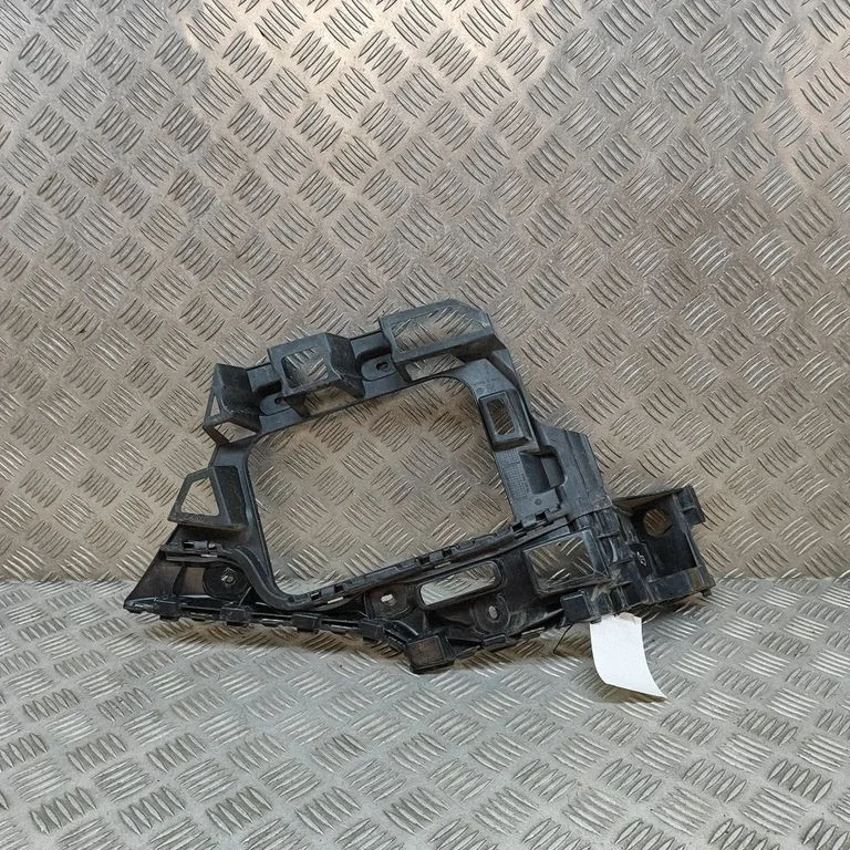 Rear bumper mounting bracket 7P6807394A