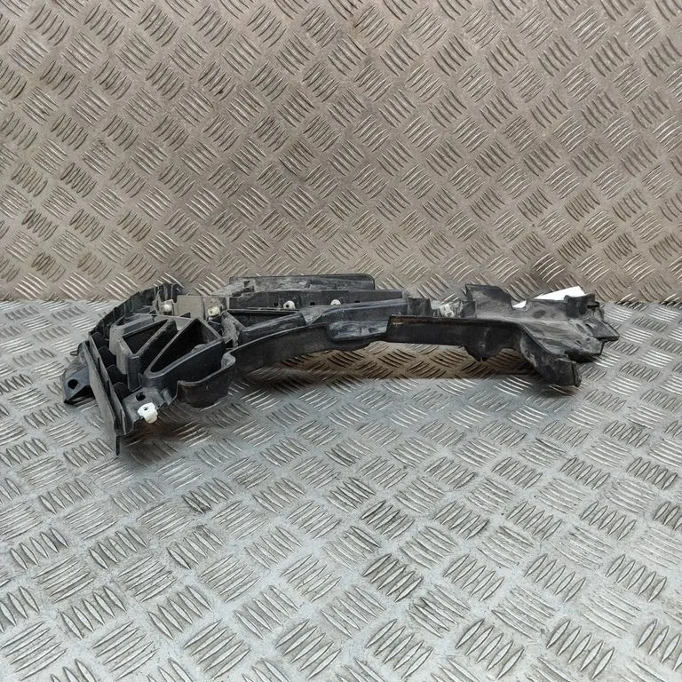 Aizmugurējā bufera turētājs J9D317B930A